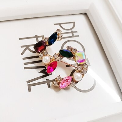 Luxury  pearl brooch jewelry flowers Lapel Pins No 5 pearls Brooches