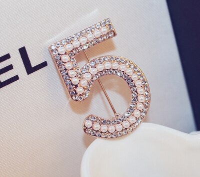 Luxury  pearl brooch jewelry flowers Lapel Pins No 5 pearls Brooches