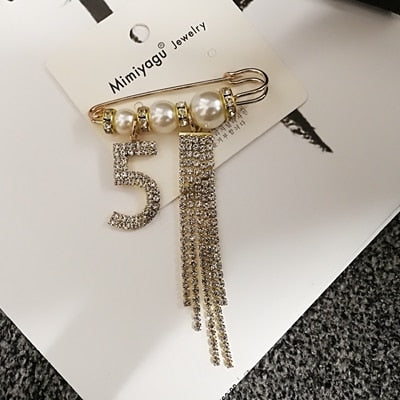Luxury  pearl brooch jewelry flowers Lapel Pins No 5 pearls Brooches