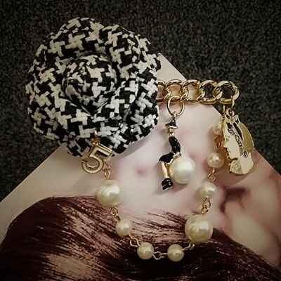 Luxury  pearl brooch jewelry flowers Lapel Pins No 5 pearls Brooches
