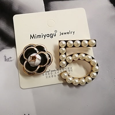 Luxury  pearl brooch jewelry flowers Lapel Pins No 5 pearls Brooches
